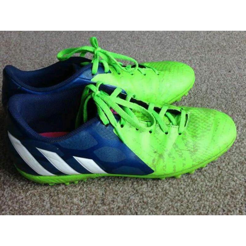 Football shoes size 8
