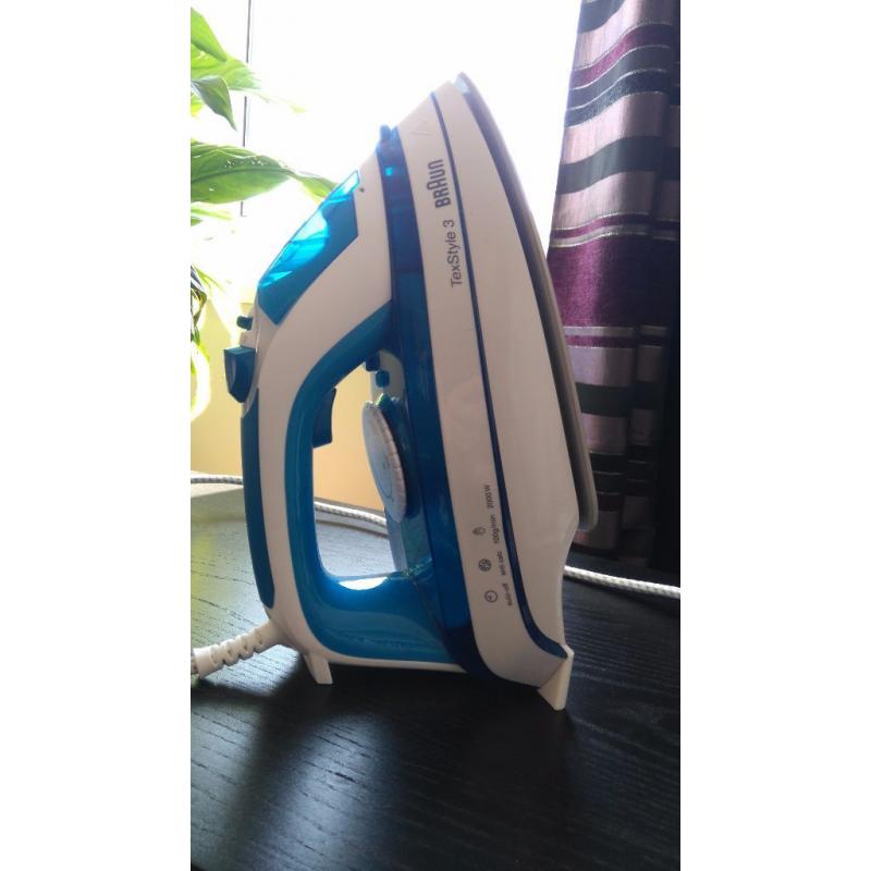 Iron Braun TexStyle 3 and Ironing Ioard Minky.