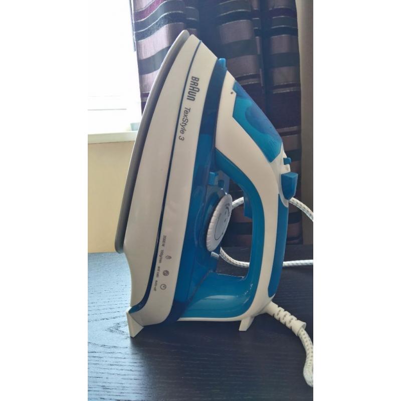 Iron Braun TexStyle 3 and Ironing Ioard Minky.