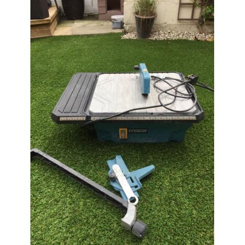 Electric tile cutter