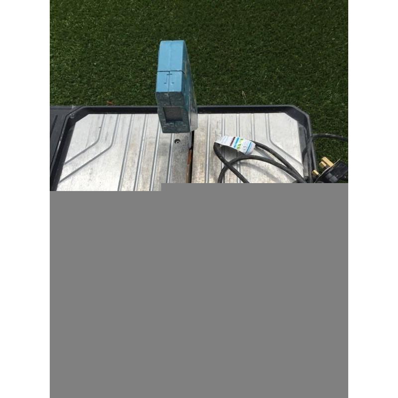 Electric tile cutter