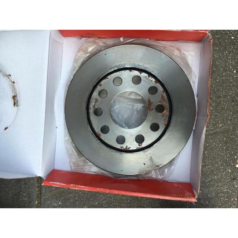 Audi A4 - set of 2 rear brake discs and pads