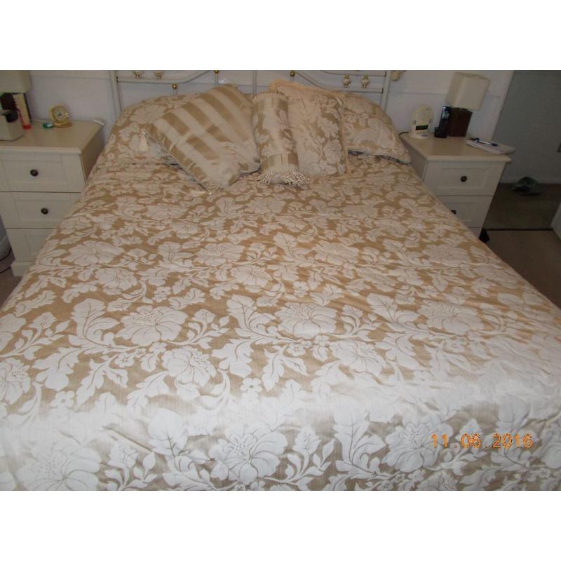 King Comforter Set( Isabella) incl Comforter/Valance/Cushions/Pillow shams