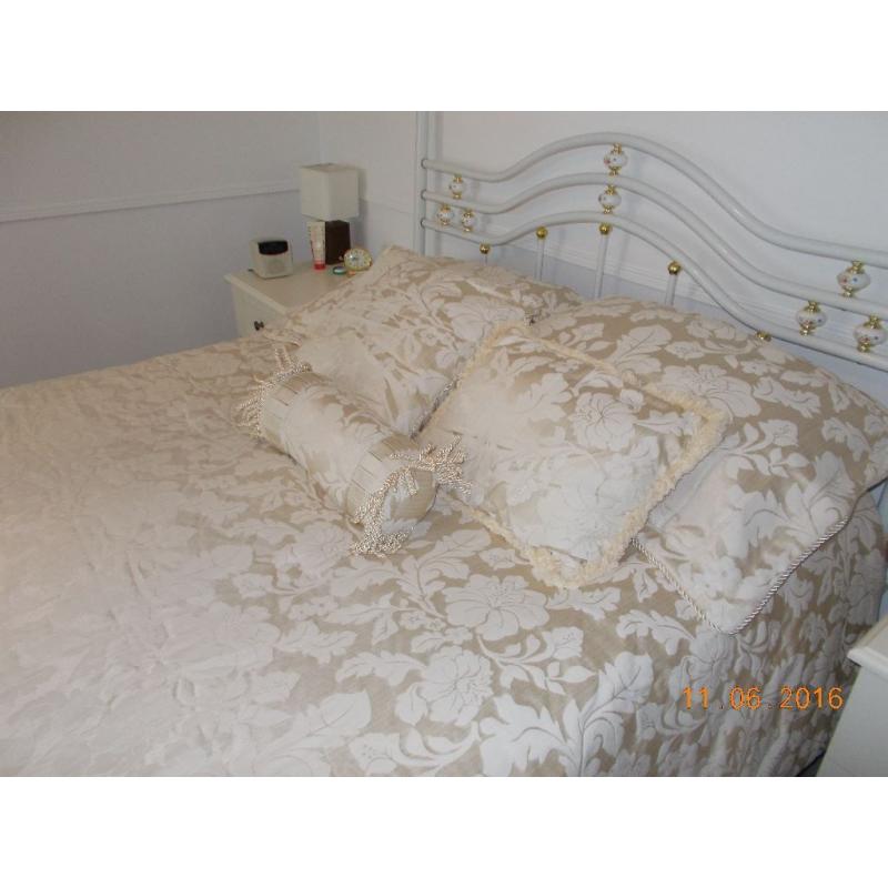 King Comforter Set( Isabella) incl Comforter/Valance/Cushions/Pillow shams
