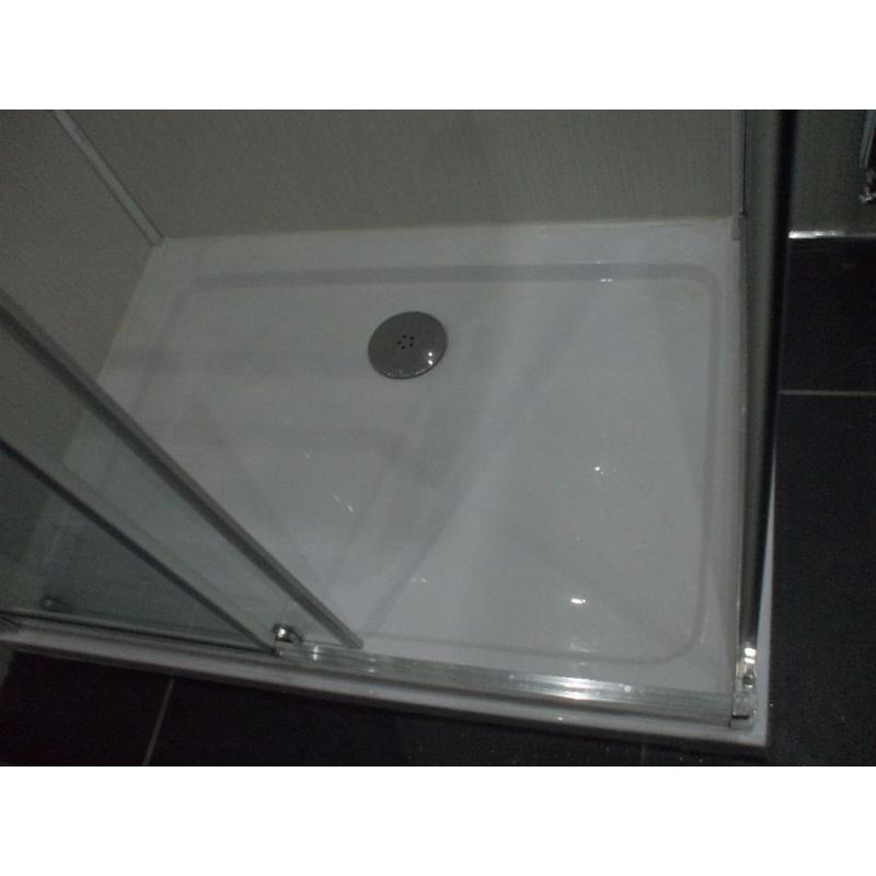 BRAND NEW SHOWER TRAY 1000 x 700 AND WASTE .BOTH IN ORIGINAL BOXES.