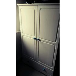 Wardrobe / tallboy