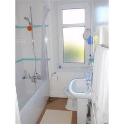 Single Room available from NOW at Windsor Road PO6. Minute walk to Train Station. Suit Sharers
