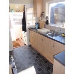 Single Room available from NOW at Windsor Road PO6. Minute walk to Train Station. Suit Sharers