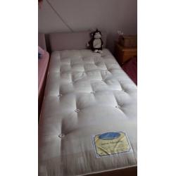 Adjustable single bed