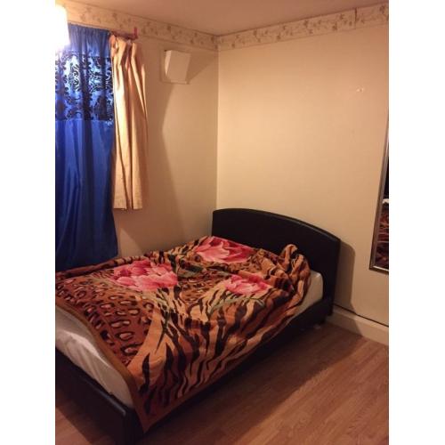 Room share for female