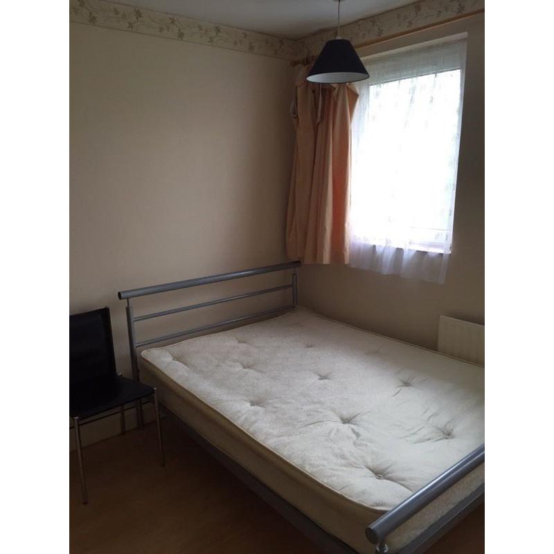Room share for female