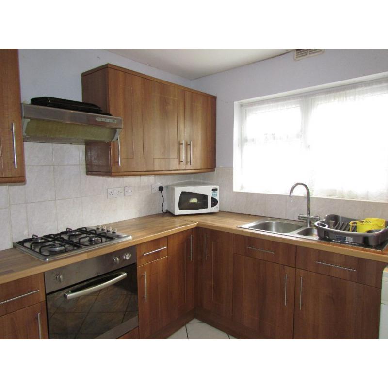 Extra Large Double rooms in Lewisham - amazing value act fast they will go!!!