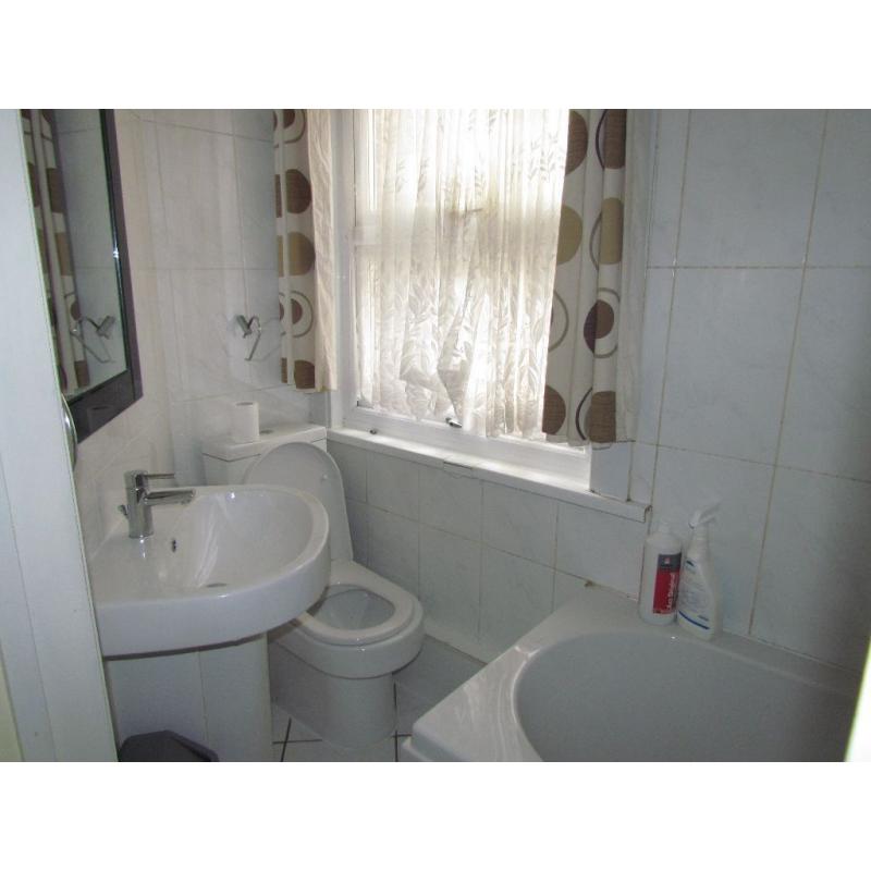 Extra Large Double rooms in Lewisham - amazing value act fast they will go!!!
