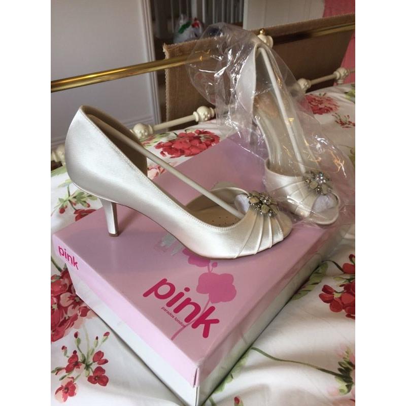Ivory wedding shoes by Pink