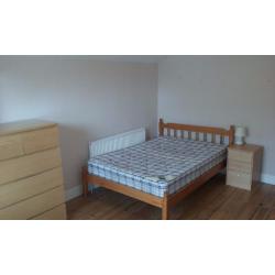 Double room available in lovely house in Southville