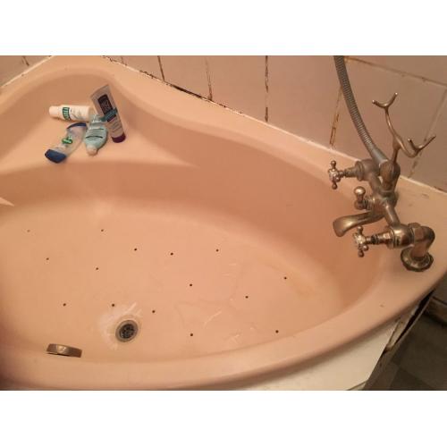 WHITE CORNER SHOWER BATH SUITE IN EXCELLENT CONDITION