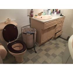 WHITE CORNER SHOWER BATH SUITE IN EXCELLENT CONDITION