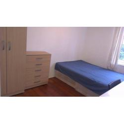 VERY BIG AND COMFY ROOM IN MARE STREET!! AWESOME FLATMATES!