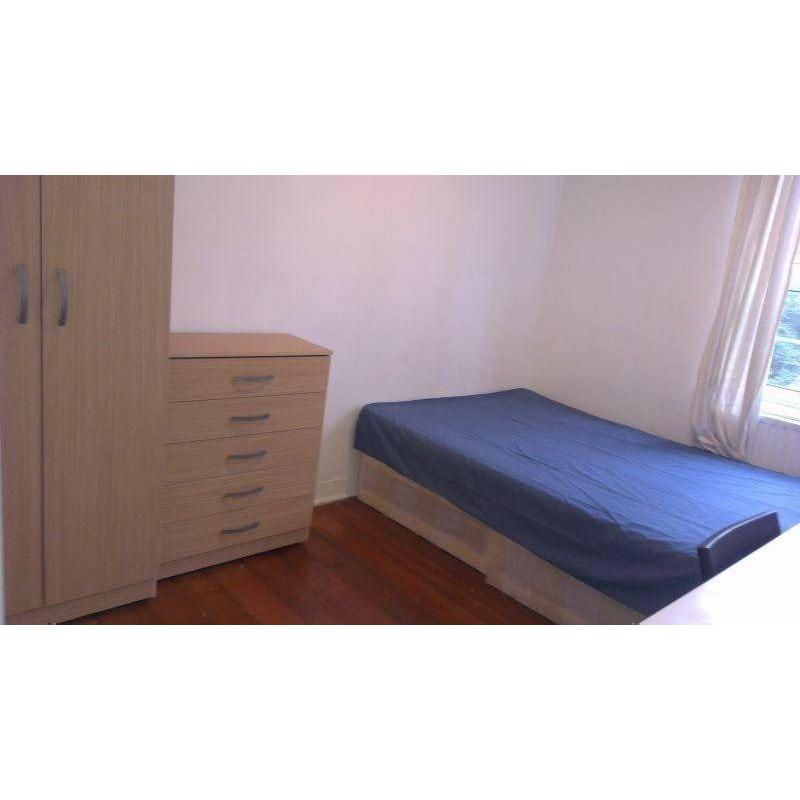 VERY BIG AND COMFY ROOM IN MARE STREET!! AWESOME FLATMATES!