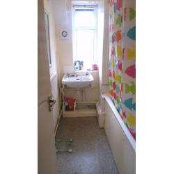 VERY BIG AND COMFY ROOM IN MARE STREET!! AWESOME FLATMATES!