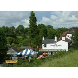 Live in couple required to work in kitchen and bar in a busy country pub