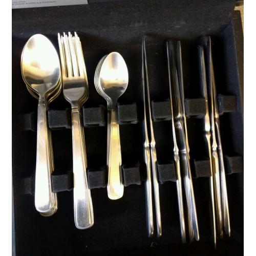 Cutlery set in box