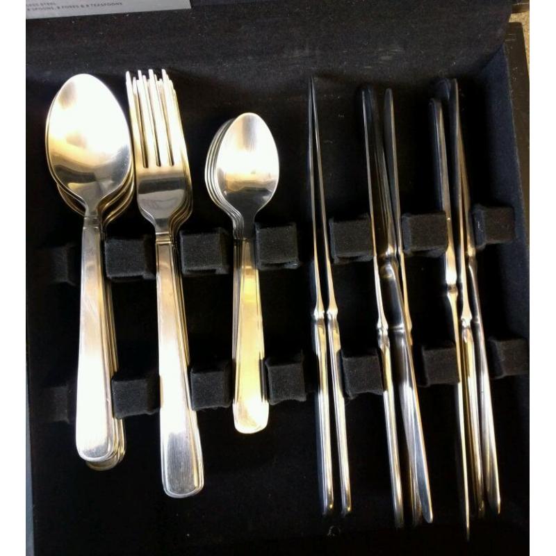 Cutlery set in box
