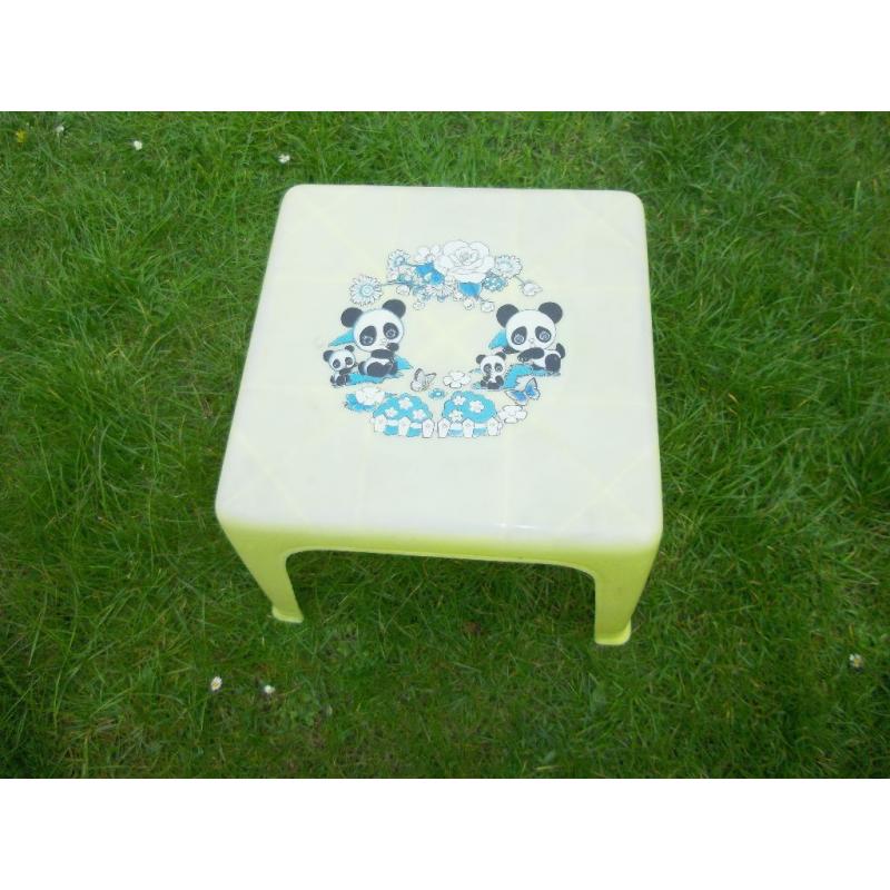 KIDS PLASTIC TABLE