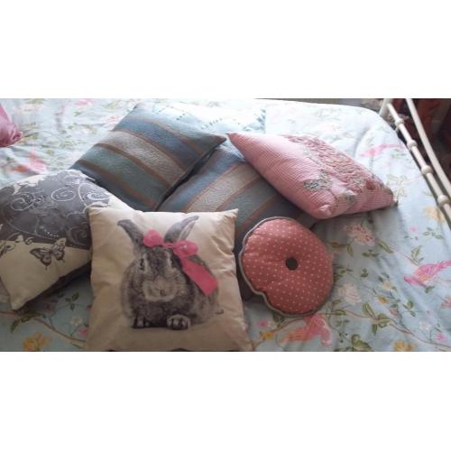 Lots of lovely cushions