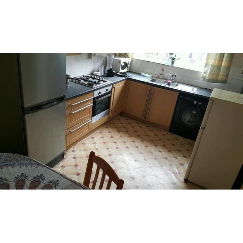 Rent shareroom 70 per week bills included Woolwich Arsenal