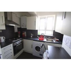 AMAIZING DOUBLE ROOM AVAILABLE NOW ** TWO MONTH STAY** !! 51L