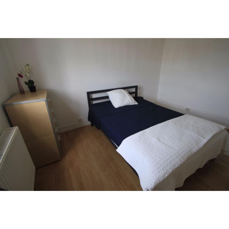 AMAIZING DOUBLE ROOM AVAILABLE NOW ** TWO MONTH STAY** !! 51L