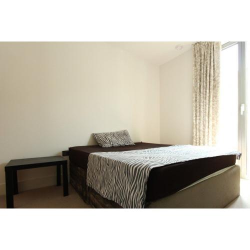 Double Bed in Rooms to rent in 3-bedroom flatshare with balcony - Kensington and Chelsea