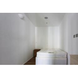 Double Bed in Rooms to rent in 3-bedroom flatshare with balcony - Kensington and Chelsea