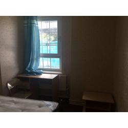 AVAILABLE NOW!! - A Semi double room in Shadwell E1 Area for Single Person:-:-: