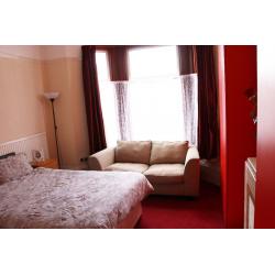 VERY BEAUTIFUL DOUBLE ROOM AVAILABLE IN JULY-ALL BILLS INCLUDED-1MIN TUBE STATION
