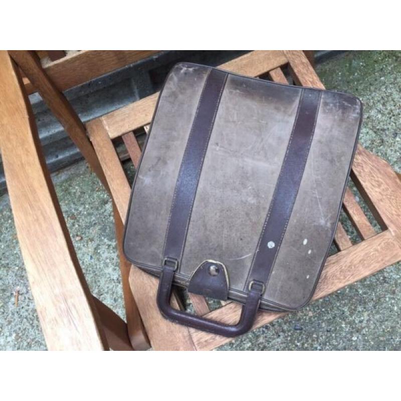 VINTAGE TYPEWRITER. WITH OWN CASE. IVERA- LETTERA 22. Aprx age 1950-1955