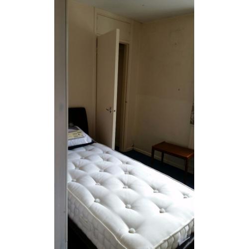Sigle room to rent