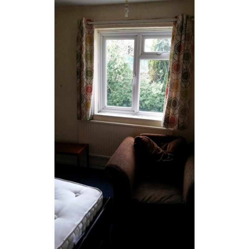 Sigle room to rent