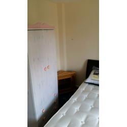 Sigle room to rent