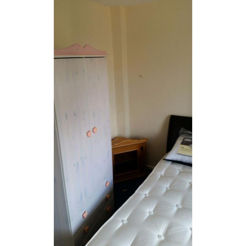 Sigle room to rent