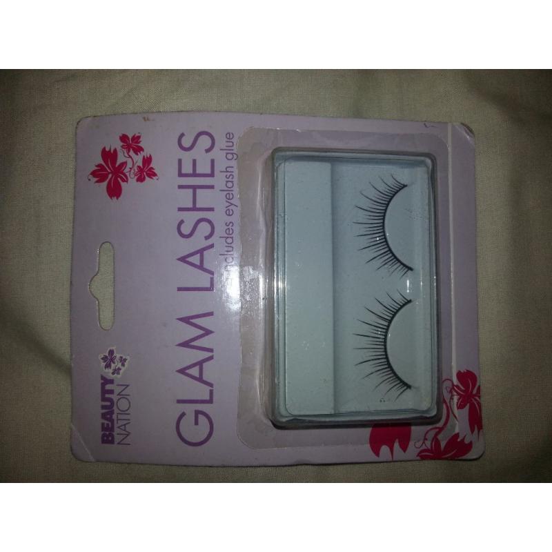 Glam Lashes with Glue