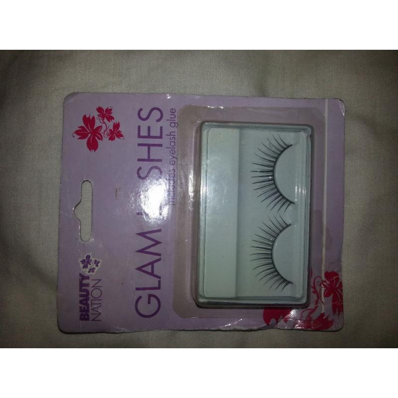Glam Lashes with Glue
