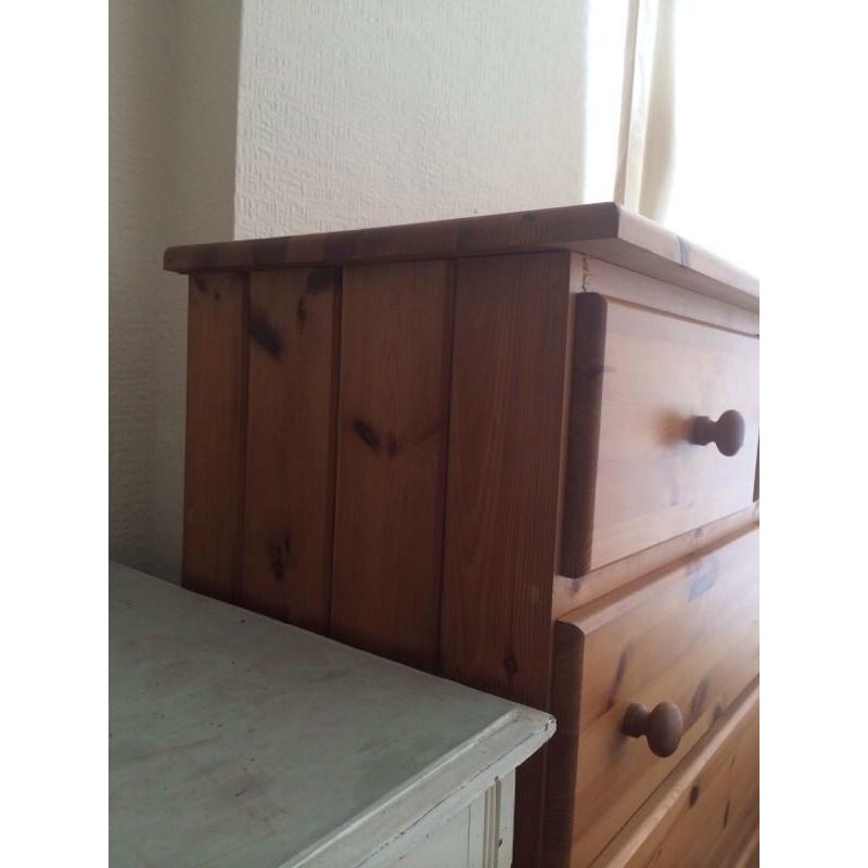 Beautiful Pine chest of drawers
