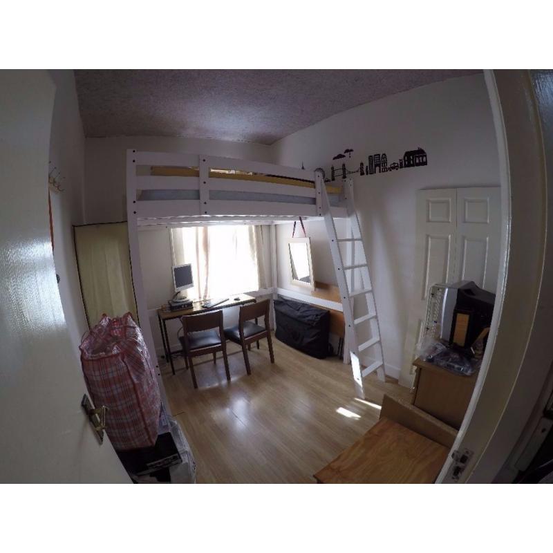 Double Room with own contained living space in Dalston