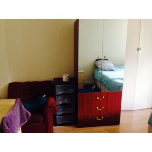 lovely double room in Cricklewood (All bills included)