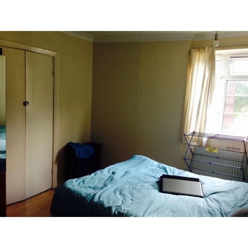 lovely double room in Cricklewood (All bills included)