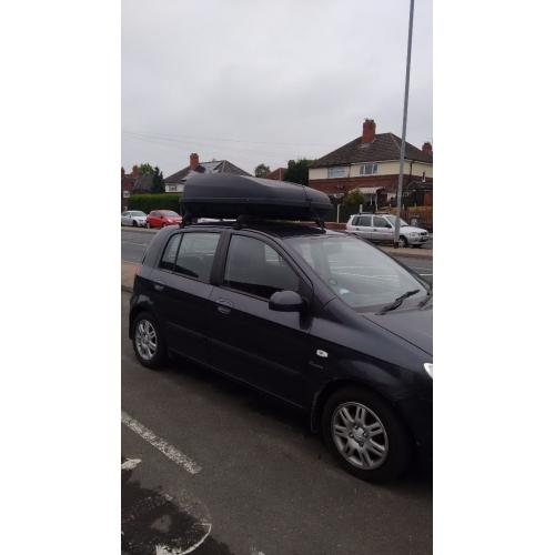 HALFORDS Roof Box. Roof Bars NOT included.