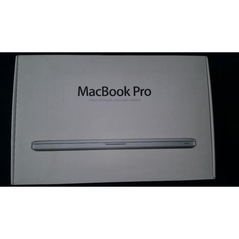 Apple MacBook Pro 17 inch Laptop (Quad-Core i7 2.4GHz, RAM 4GB, HDD, 750GB, Radeon HD6770M SD)