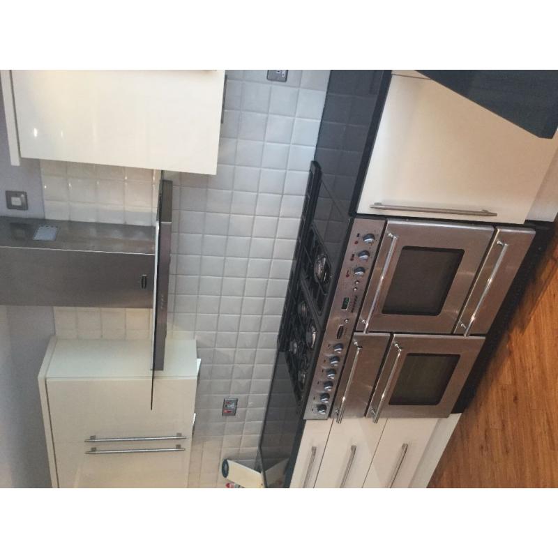 Toledo Range Master & matching Hood. Excellent condition